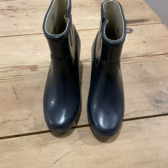 Hunter wedge rainboots size 5 navy - Picture 2 of 10